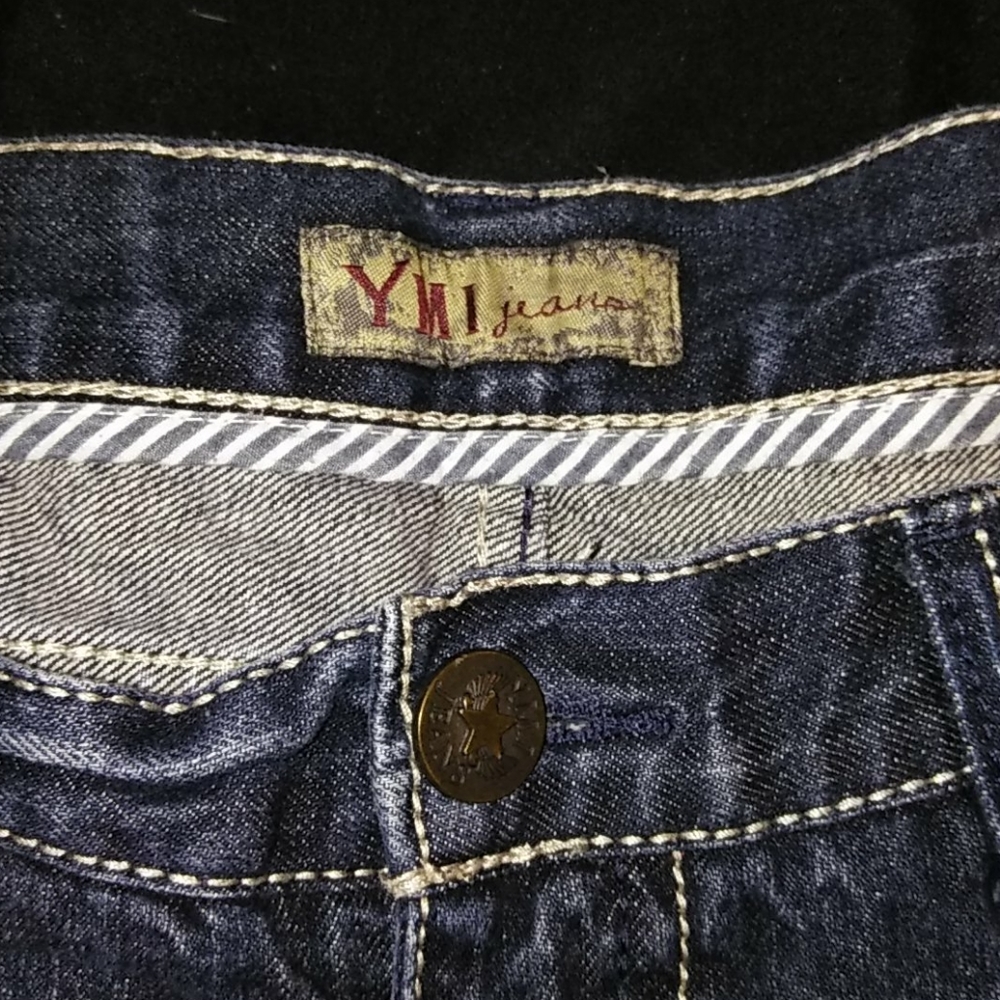 Shorts - Picture 2 of 5